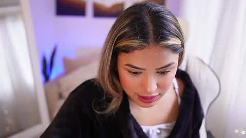 Snapshot of saraparisi_ chatting on January 3, 9:15 pm Sara online show from January 3, 9:15 pm