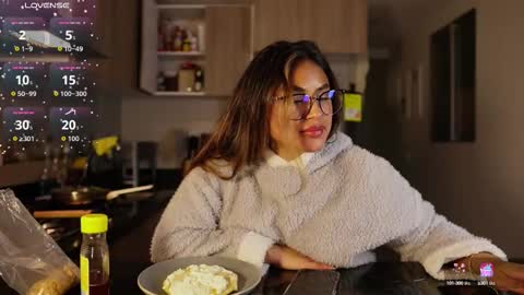 Snapshot of saraparisi_ chatting on October 12, 12:57 am Sara online show from October 12, 12:57 am