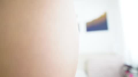 Snapshot of saraparisi_ chatting on December 2, 9:37 pm Sara online show from December 2, 9:37 pm