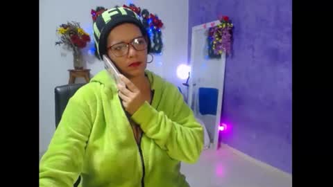 Snapshot of sarasmith2 chatting on January 2, 12:55 am sara online show from January 2, 12:55 am