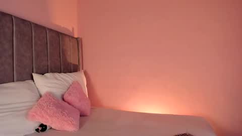 Sara Garcia online show from March 12, 5:32 am