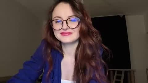 Lori online show from February 11, 8:32 pm