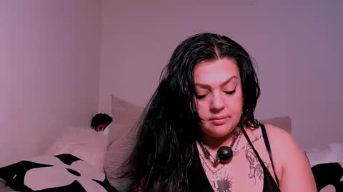 Snapshot of satisfymypussy chatting on February 11, 6:51 am Alina online show from February 11, 6:51 am