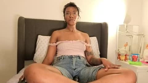 saturno_vibes online show from June 3, 12:39 pm