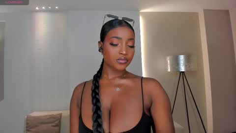 S a v a n n a h  online show from November 14, 7:14 pm