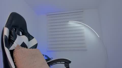 Savannahwildee online show from August 7, 11:06 am