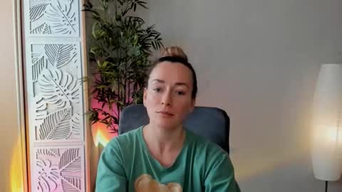 save the qween online show from February 17, 8:02 am