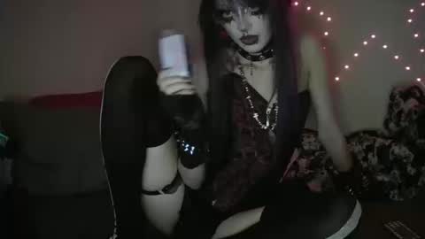 Snapshot of sc4r3d_v4mp chatting on October 10, 2:27 am Scary online show from October 10, 2:27 am