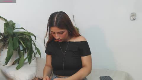 scarlet_100 online show from April 13, 4:03 am