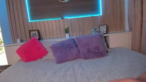 Scarlet  online show from April 14, 9:09 am