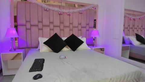 Scarlet online show from December 13, 8:04 pm