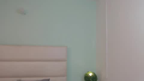 scarlet  online show from March 1, 12:16 pm