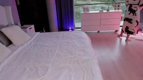 juli online show from February 17, 9:25 pm