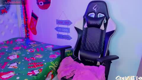 Snapshot of scarlett_luv chatting on December 2, 7:10 am Kim online show from December 2, 7:10 am