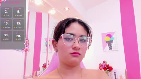 Snapshot of scarlette_15 chatting on December 4, 7:39 am Scarlette online show from December 4, 7:39 am