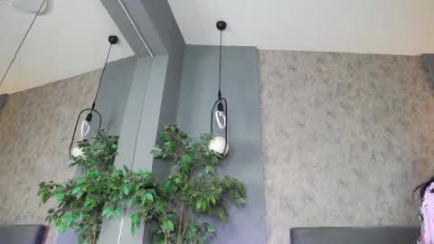 scarlettjakobs online show from March 22, 6:30 am