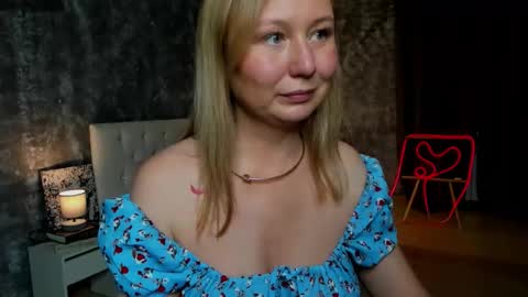 Snapshot of scent__of_woman chatting on October 21, 1:42 am Samanta online show from October 21, 1:42 am