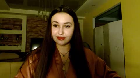 Elizabeth  online show from February 7, 7:18 pm