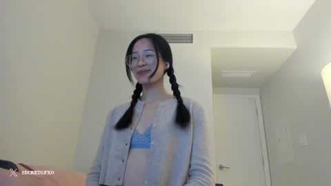 Snapshot of secretgirlfriendxo chatting on December 11, 6:58 am Angela online show from December 11, 6:58 am