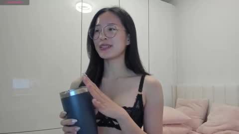 Snapshot of secretgirlfriendxo chatting on November 1, 12:48 am Angela online show from November 1, 12:48 am