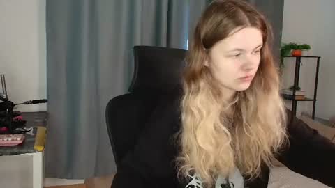 secrettier online show from July 12, 5:19 am