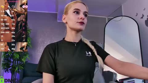 Selena online show from April 16, 10:37 am