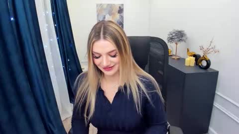 selenaemoore online show from January 8, 3:32 am