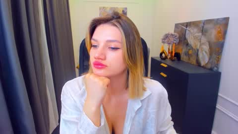 selenaemoore online show from April 9, 4:15 am