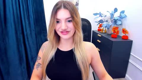 Snapshot of selenaemoore chatting on October 13, 9:50 pm selenaemoore online show from October 13, 9:50 pm