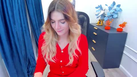 Snapshot of selenaemoore chatting on October 17, 4:37 am selenaemoore online show from October 17, 4:37 am