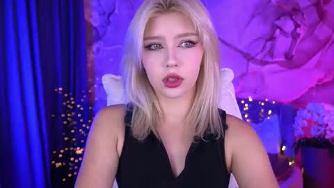 Snapshot of selenairis chatting on September 18, 8:02 am selenairis online show from September 18, 8:02 am