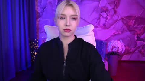 Snapshot of selenairis chatting on October 3, 8:19 am selenairis online show from October 3, 8:19 am