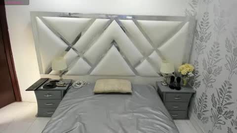 Selena reyess online show from January 7, 12:30 pm