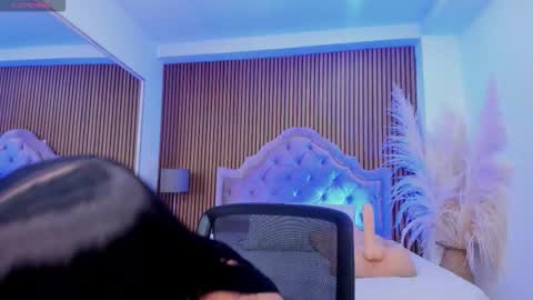 selenastonne online show from December 5, 9:16 pm