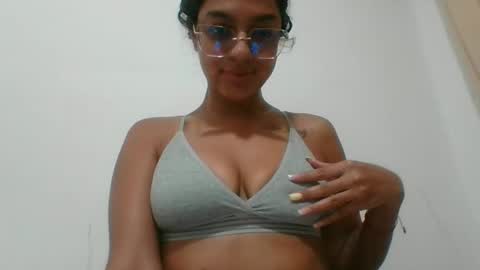 Snapshot of selene_azahar chatting on September 16, 5:15 am selene online show from September 16, 5:15 am
