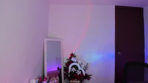 Snapshot of selene_e chatting on December 23, 10:55 pm Karol. online show from December 23, 10:55 pm