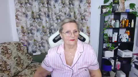 Selenna online show from February 14, 7:33 pm