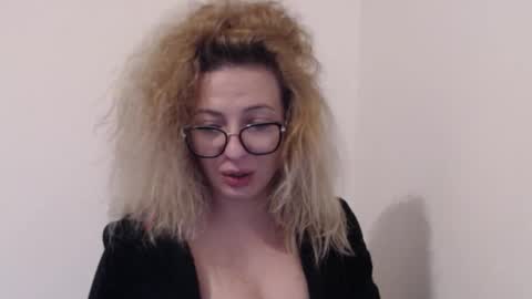 Selenna online show from November 10, 1:39 pm