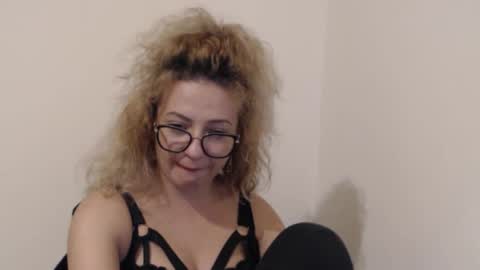 Selenna online show from November 12, 3:54 pm