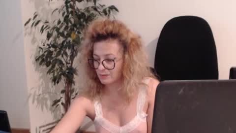 Selenna online show from November 21, 2:19 pm