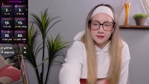 Selina Mae online show from December 15, 4:29 am