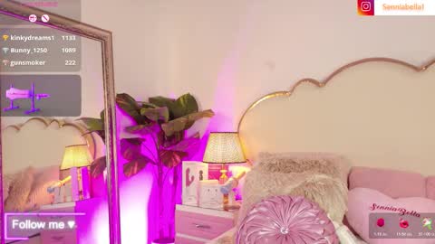 Sennia online show from March 7, 3:08 pm