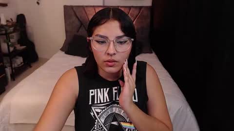 Snapshot of sensual_flame chatting on February 17, 1:25 am Camille and sophie online show from February 17, 1:25 am