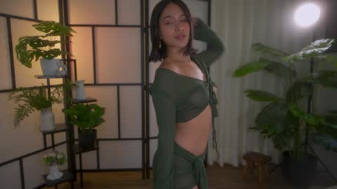 Snapshot of sensualcherry_ chatting on January 26, 2:14 am Maria- OF sensual bee online show from January 26, 2:14 am