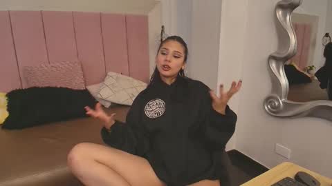 Snapshot of seren_bleck chatting on February 20, 3:45 am Seren Follow me online show from February 20, 3:45 am