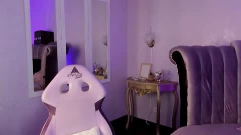 Snapshot of seren_bleck chatting on September 19, 3:27 am Seren Follow me online show from September 19, 3:27 am