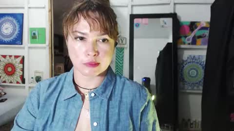 Snapshot of sexwwoman chatting on October 21, 8:24 pm CHIARA online show from October 21, 8:24 pm