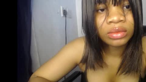 Ella online show from June 4, 8:02 pm