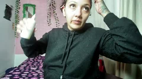 sexy lolas online show from June 2, 6:14 am