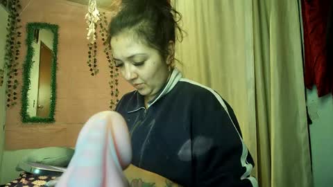 sexy lolas online show from April 6, 4:12 am